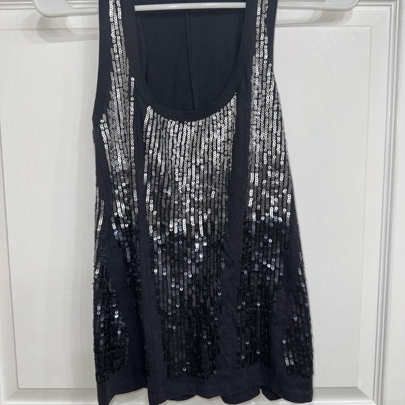 T-shirt with sequence - Picture 1 of 2